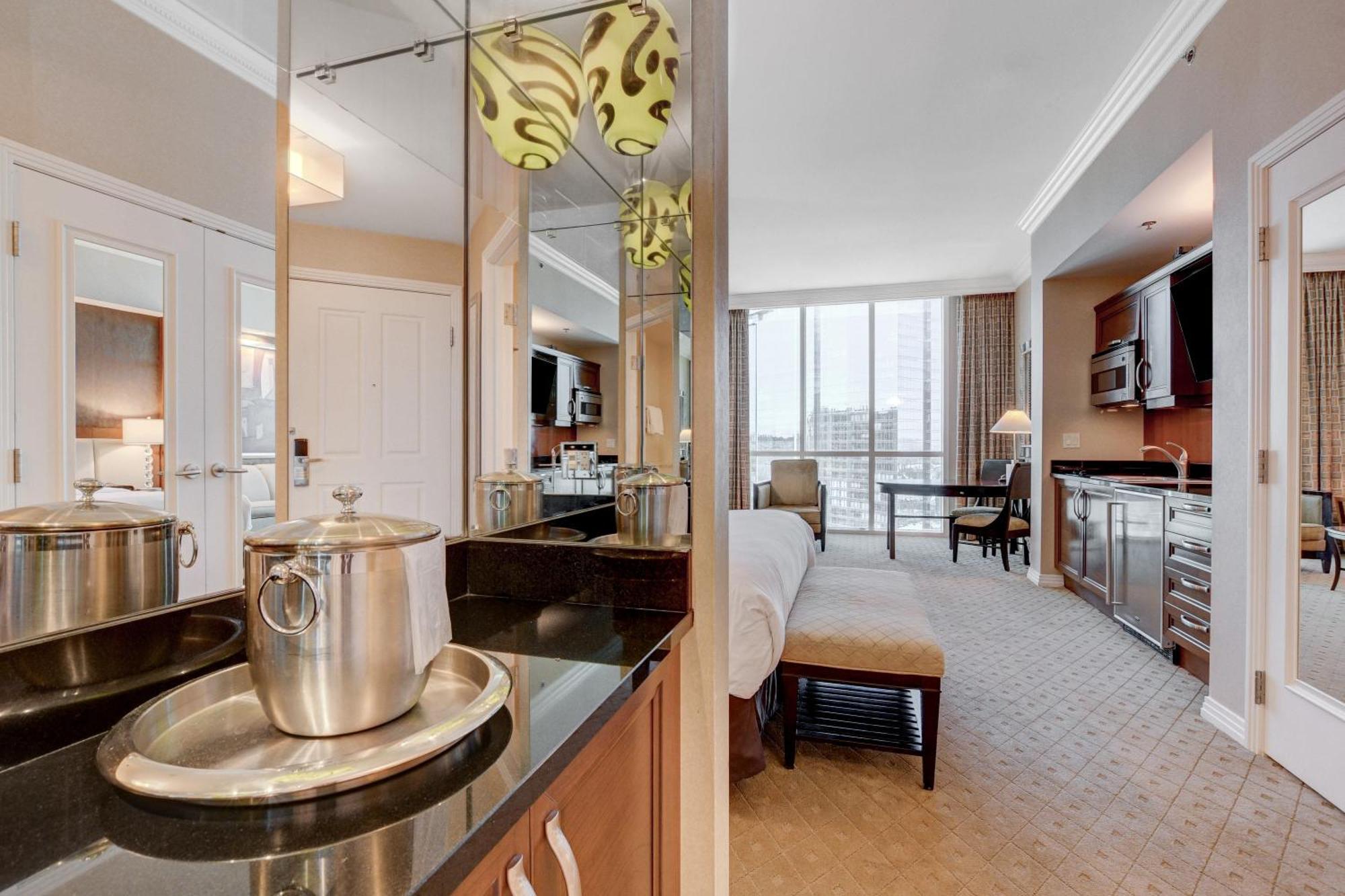 The Fantasy Suite Mgm Signature Pool View Лас-Вегас Экстерьер фото
